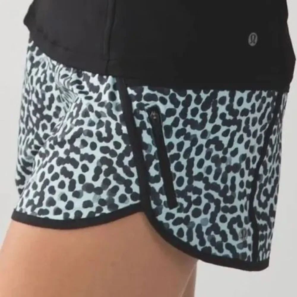 Lululemon Blue Black Tracker Short III *4-way Stretch Ace Spot Shorts Size 8